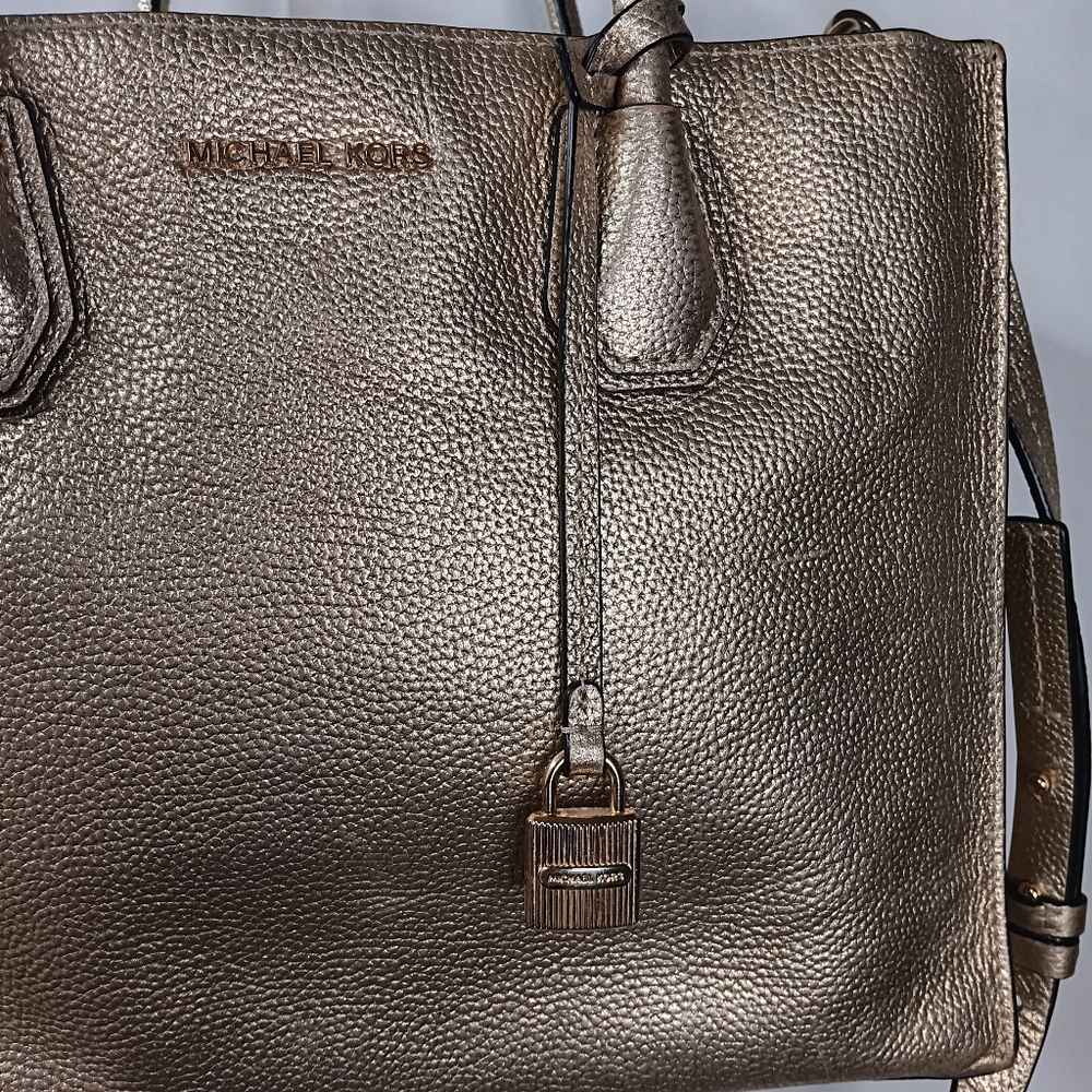 Michael Kors Gold Leather Tote Bag - Picture 4 of 16